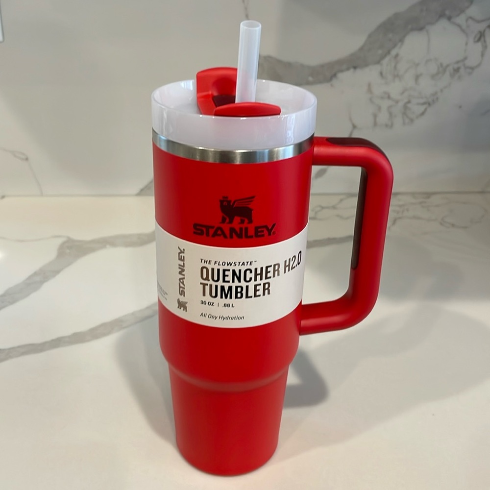Stanley - 30 oz. LAVA (red) Quencher H2.0 Flowstate Tumbler w/Handle - NWT!